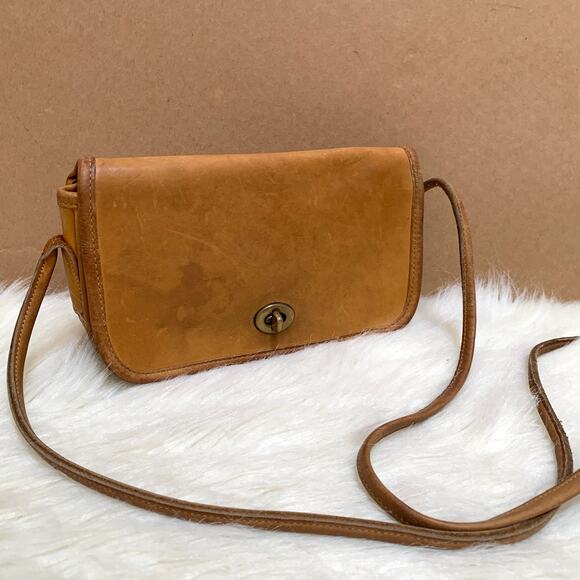 COACH Small USA Vintage Honey Brown Leather Turnlock XBody DINKY BAG #9375 - Picture 8 of 16